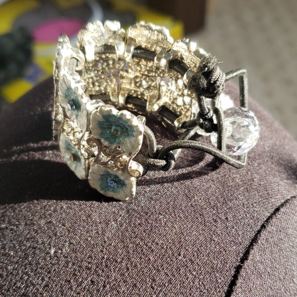 Two x Crystal Rhinestones Flower hand accessories - Picture 4 of 6